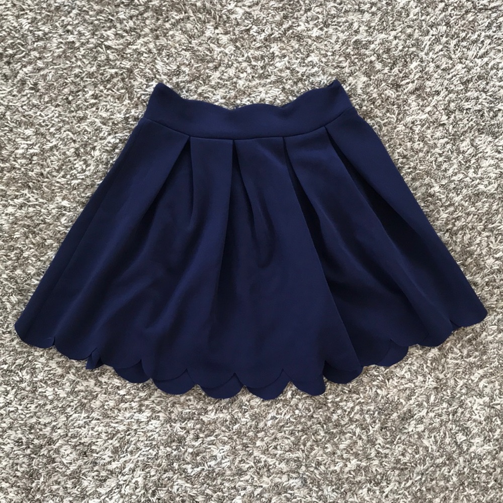 Scalloped mini skirt